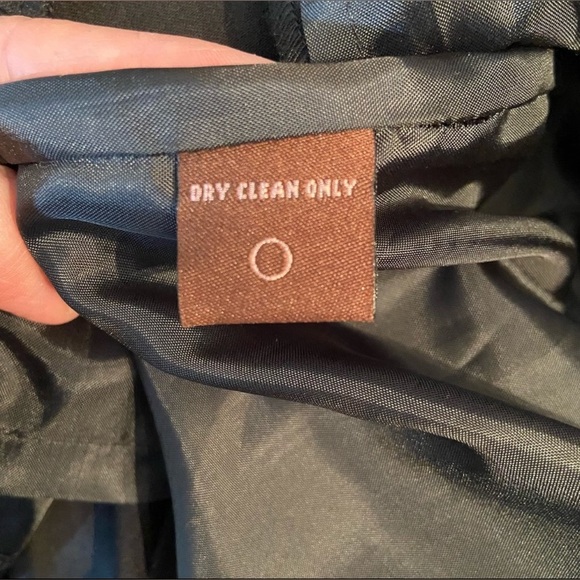 Black dress with pleated hem - Picture 7 of 7